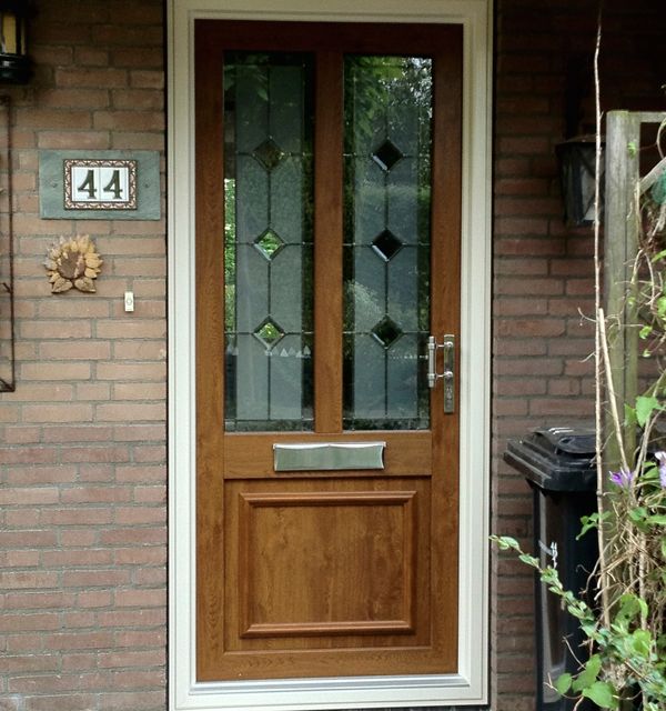 Bruine klassieke deur