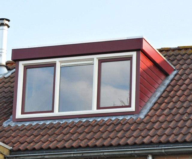 Rode dakkapel rood dak