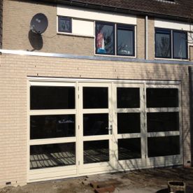 Uitbouw met ramen