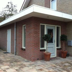 Uitbouw ingang huis