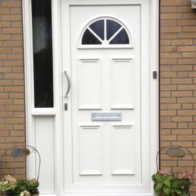 Witte deur laten plaatsen