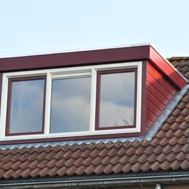 Rode dakkapel rood dak